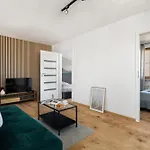 Comfortable Two-bedroom In By Renters بوزنان
