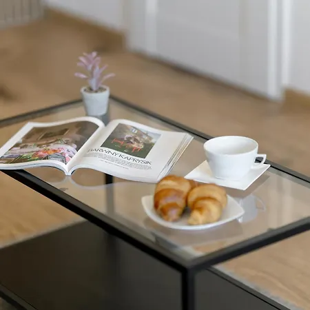 Comfortable Two-bedroom In By Renters