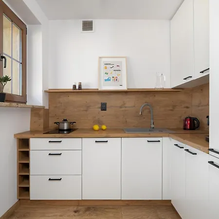 Comfortable Two-bedroom In By Renters *
